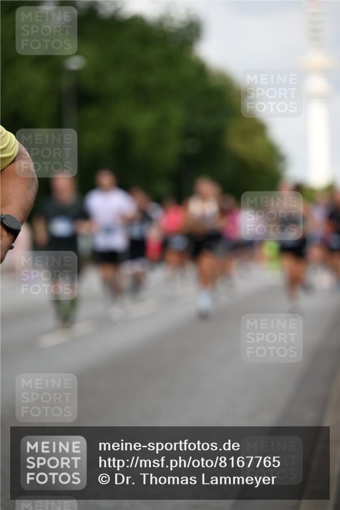 29.06.2025 - hella hamburg halbmarathon Dr. Thomas Lammeyer http://msf.ph/oto/8167765 29.06.2025 10:09:27 Kennedybrücke 1213, 1863, 2298, 3071, 3578, 4014, 4220, 4394, 4782, 5073, 5869, 6059, 6907, 6908, 7826, 8316, 8727, 8999, 9007, 9019, 9075, 9165, 9361, 9559, 9680, 10694 meine-sportfotos.de