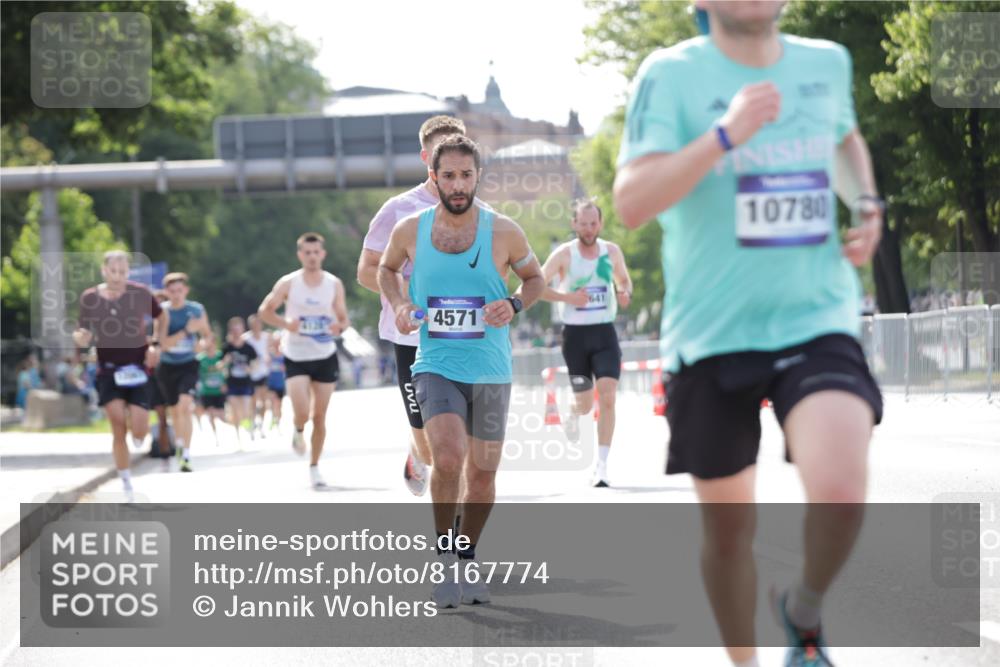 29.06.2025 - hella hamburg halbmarathon Jannik Wohlers http://msf.ph/oto/8167774 29.06.2025 09:41:13 Lombardsbrücke 2459, 4571, 9442, 10234, 10780, 11194, 12067, 12641, 13780, 16361, 16484, 17856 meine-sportfotos.de