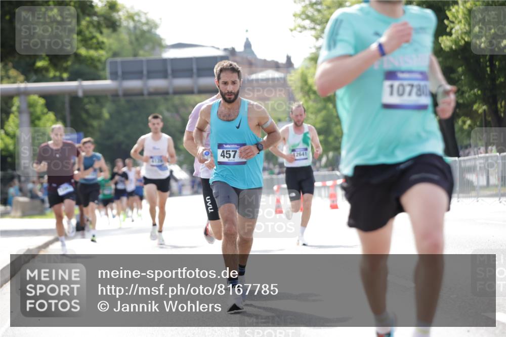 29.06.2025 - hella hamburg halbmarathon Jannik Wohlers http://msf.ph/oto/8167785 29.06.2025 09:41:13 Lombardsbrücke 2459, 4571, 9442, 10234, 10780, 11194, 12067, 12641, 13780, 16361, 16484, 17856 meine-sportfotos.de