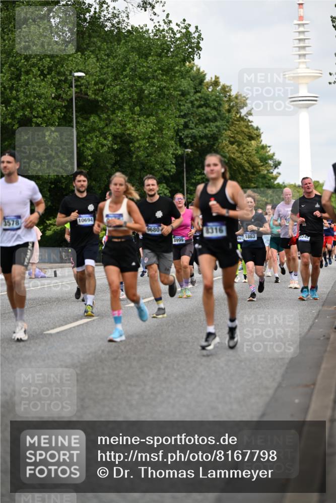 29.06.2025 - hella hamburg halbmarathon Dr. Thomas Lammeyer http://msf.ph/oto/8167798 29.06.2025 10:09:29 Kennedybrücke 1213, 1863, 2298, 3071, 3578, 4014, 4220, 4394, 4782, 5073, 5869, 6059, 7826, 8316, 8727, 8999, 9007, 9019, 9075, 9165, 9361, 9559, 9680, 10694 meine-sportfotos.de