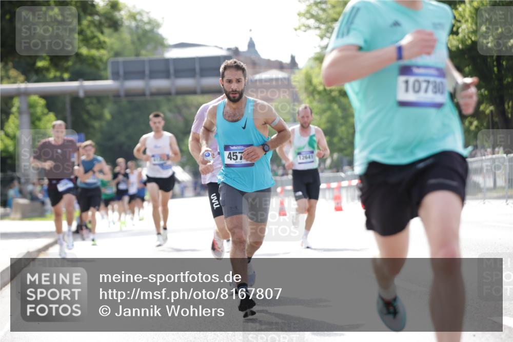 29.06.2025 - hella hamburg halbmarathon Jannik Wohlers http://msf.ph/oto/8167807 29.06.2025 09:41:13 Lombardsbrücke 2459, 4571, 9442, 10234, 10780, 11194, 12067, 12641, 13780, 16361, 16484, 17856 meine-sportfotos.de