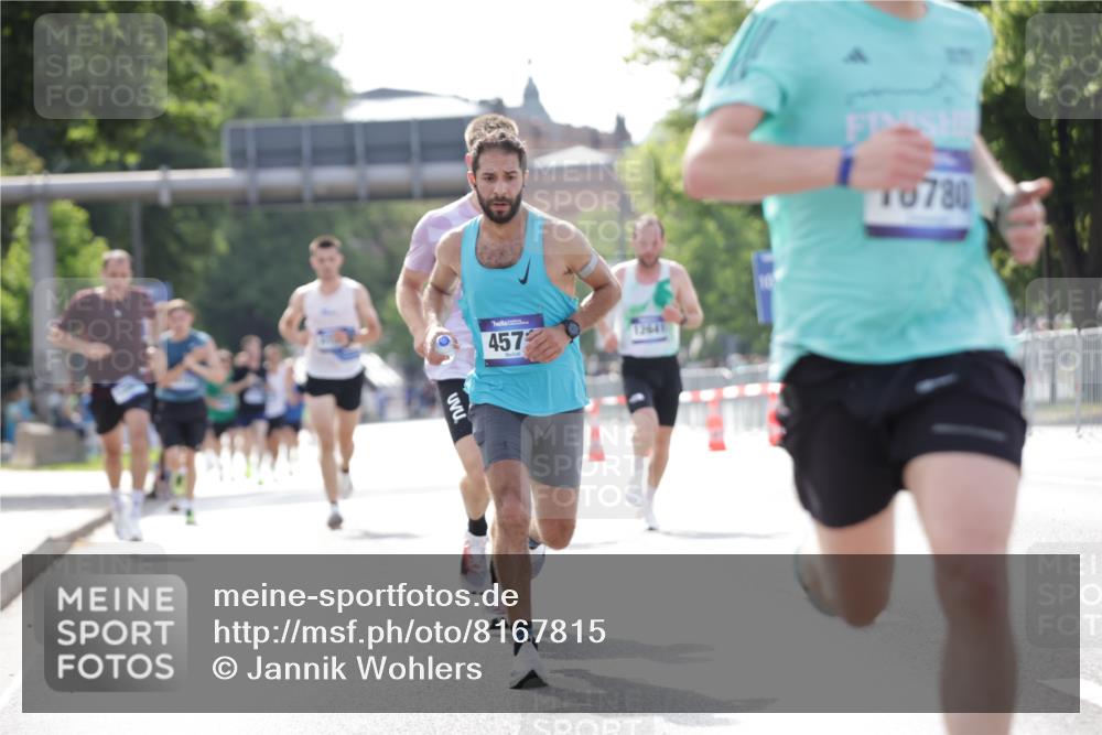 29.06.2025 - hella hamburg halbmarathon Jannik Wohlers http://msf.ph/oto/8167815 29.06.2025 09:41:13 Lombardsbrücke 2459, 4571, 9442, 10234, 10780, 11194, 12067, 12641, 13780, 16361, 16484, 17856 meine-sportfotos.de