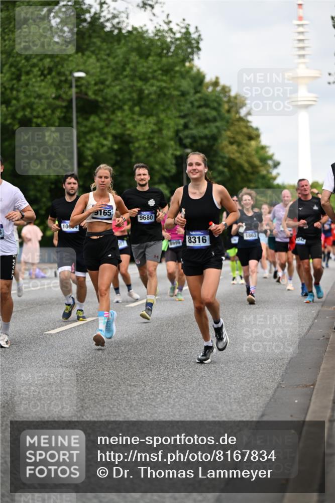 29.06.2025 - hella hamburg halbmarathon Dr. Thomas Lammeyer http://msf.ph/oto/8167834 29.06.2025 10:09:29 Kennedybrücke 1213, 1863, 2298, 3071, 3578, 4014, 4220, 4394, 4782, 5073, 5869, 6059, 7826, 8316, 8727, 8999, 9007, 9019, 9075, 9165, 9361, 9559, 9680, 10694 meine-sportfotos.de