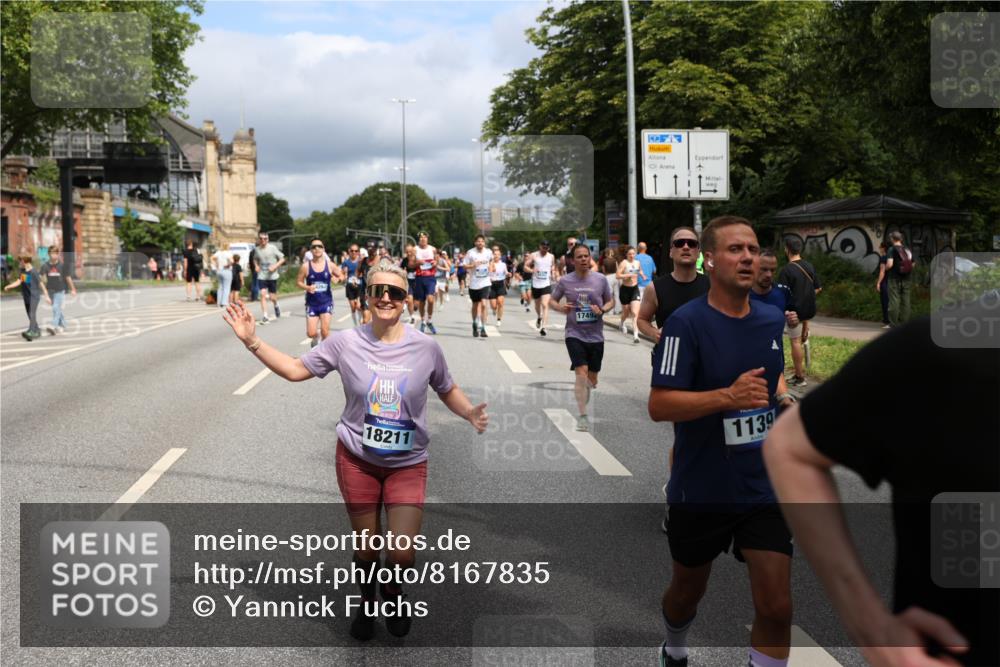 29.06.2025 - hella hamburg halbmarathon Yannick Fuchs http://msf.ph/oto/8167835 29.06.2025 10:40:52 20KM 1139, 2222, 2842, 3087, 4091, 4237, 4497, 4949, 5459, 6373, 6388, 6421, 6691, 6700, 6978, 7335, 8023, 8142, 8482, 8981, 9232, 9386, 9529, 9786, 9794, 11185, 11491, 12171, 12269, 12579, 12651, 12891, 13630, 13698, 13728, 13782, 13940, 14045, 14262, 14449, 14541, 14722, 15133, 15149, 15157, 15206, 15684, 15900, 16081, 16127, 16136, 16286, 16466, 16475, 17008, 17281, 17353, 17461, 17492, 17669, 17865, 17892, 18118 meine-sportfotos.de