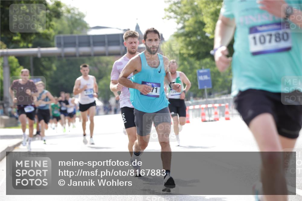 29.06.2025 - hella hamburg halbmarathon Jannik Wohlers http://msf.ph/oto/8167883 29.06.2025 09:41:13 Lombardsbrücke 2459, 4571, 9442, 10234, 10780, 11194, 12067, 12641, 13780, 16361, 16484, 17856 meine-sportfotos.de