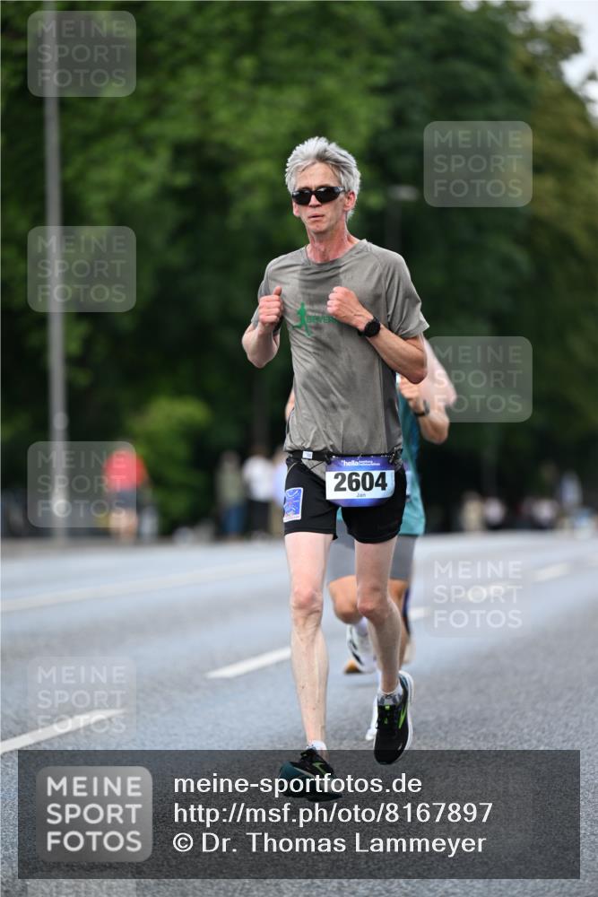 29.06.2025 - hella hamburg halbmarathon Dr. Thomas Lammeyer http://msf.ph/oto/8167897 29.06.2025 09:45:21 Kennedybrücke 1241, 2604, 10485 meine-sportfotos.de