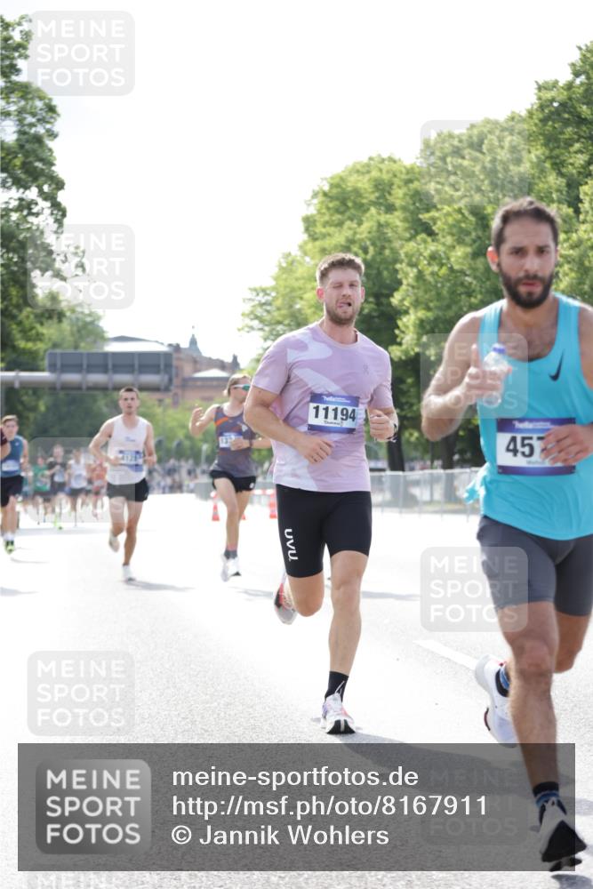 29.06.2025 - hella hamburg halbmarathon Jannik Wohlers http://msf.ph/oto/8167911 29.06.2025 09:41:15 Lombardsbrücke 2459, 4128, 4571, 9442, 10780, 11194, 12067, 12641, 13780, 14107, 16361, 16484, 17856 meine-sportfotos.de