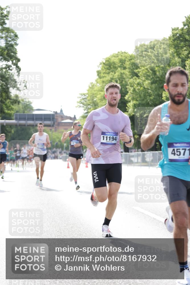 29.06.2025 - hella hamburg halbmarathon Jannik Wohlers http://msf.ph/oto/8167932 29.06.2025 09:41:15 Lombardsbrücke 2459, 4128, 4571, 9442, 10780, 11194, 12067, 12641, 13780, 14107, 16361, 16484, 17856 meine-sportfotos.de