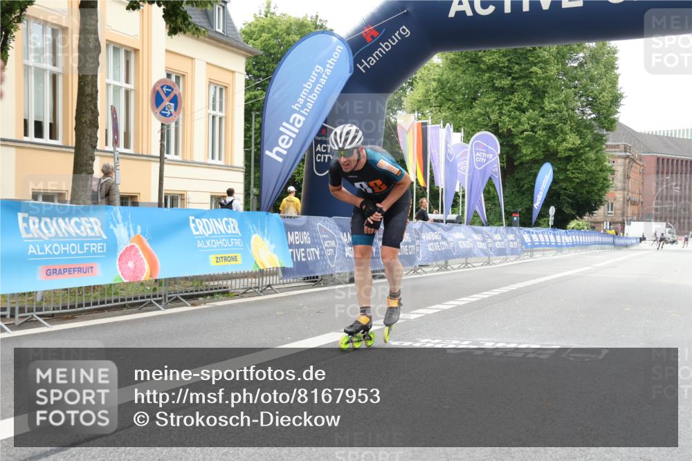 29.06.2025 - hella hamburg halbmarathon Strokosch-Dieckow http://msf.ph/oto/8167953 29.06.2025 09:06:18 Ziel 20392, 20418, 20459 meine-sportfotos.de