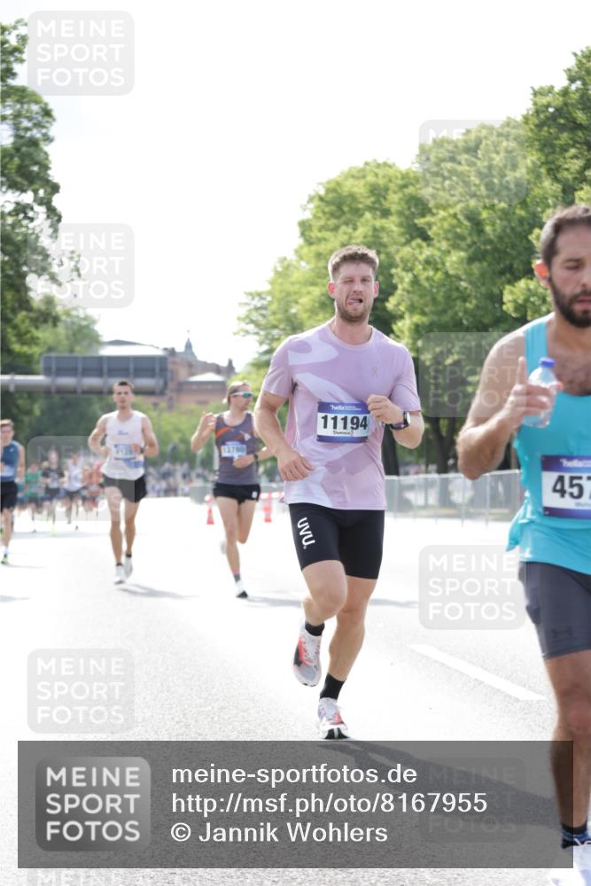 29.06.2025 - hella hamburg halbmarathon Jannik Wohlers http://msf.ph/oto/8167955 29.06.2025 09:41:15 Lombardsbrücke 2459, 4128, 4571, 9442, 10780, 11194, 12067, 12641, 13780, 14107, 16361, 16484, 17856 meine-sportfotos.de