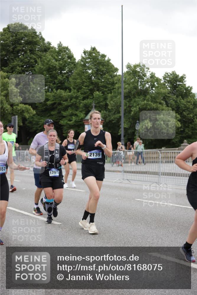 29.06.2025 - hella hamburg halbmarathon Jannik Wohlers http://msf.ph/oto/8168075 29.06.2025 11:05:47 Lombardsbrücke 1124, 2139, 3609, 4003, 4384, 4460, 5006, 5199, 5340, 5922, 6409, 6484, 6741, 7347, 7979, 8412, 8804, 9101, 9160, 9278, 9281, 9285, 11138, 11189, 11386, 11946, 12131, 12241, 12358, 12586, 12830, 13682, 13930, 14539, 14749, 15798, 15811, 16102, 16510, 16515, 16516, 16557, 17564, 17565, 17716, 17947, 17972, 18005, 18441, 18991, 19082 meine-sportfotos.de
