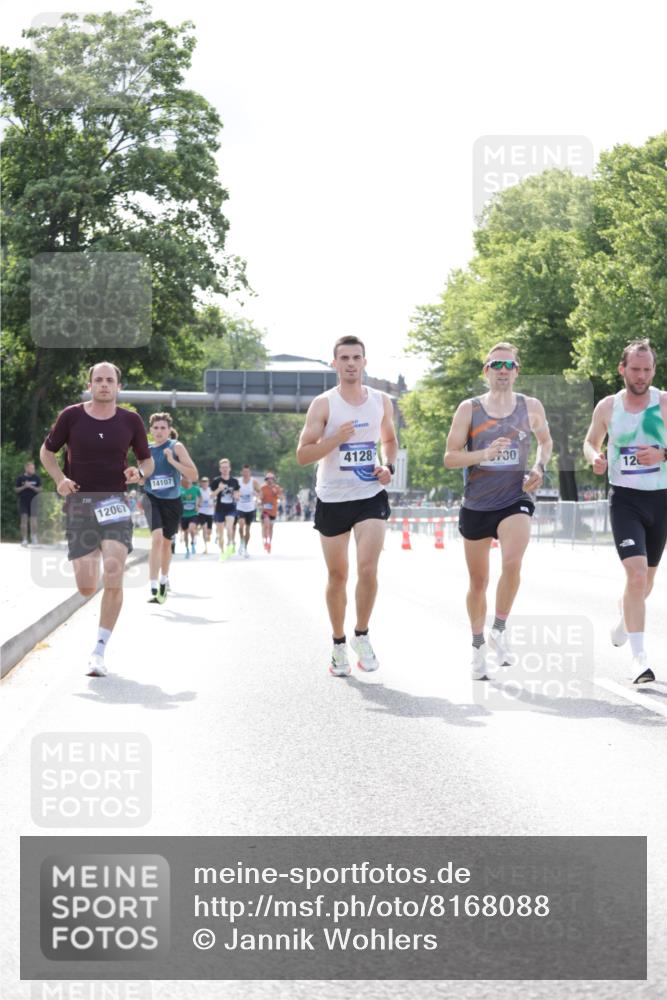 29.06.2025 - hella hamburg halbmarathon Jannik Wohlers http://msf.ph/oto/8168088 29.06.2025 09:41:17 Lombardsbrücke 2459, 4128, 4571, 7142, 9442, 10780, 11194, 12067, 12641, 13780, 14107, 16361, 16484, 17856 meine-sportfotos.de