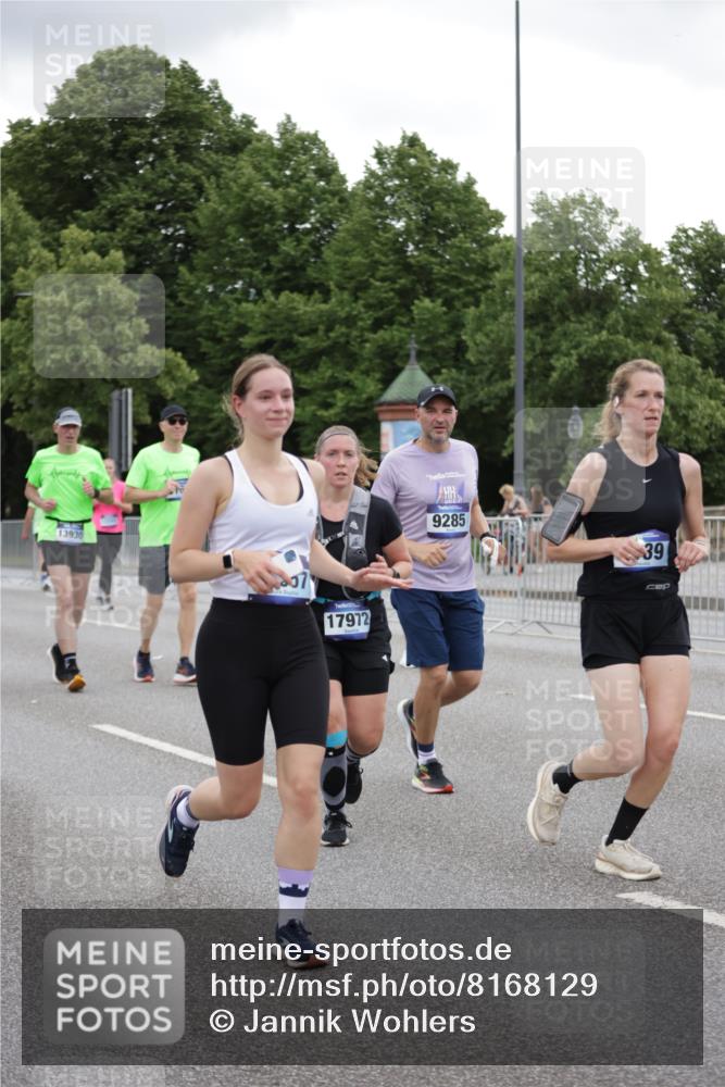 29.06.2025 - hella hamburg halbmarathon Jannik Wohlers http://msf.ph/oto/8168129 29.06.2025 11:05:48 Lombardsbrücke 1124, 2139, 3609, 4003, 4384, 4460, 5006, 5199, 5340, 5922, 6409, 6484, 6741, 7979, 8412, 8804, 9101, 9160, 9278, 9281, 9285, 11138, 11189, 11386, 11941, 11946, 12131, 12241, 12358, 12586, 12830, 13169, 13682, 13930, 14539, 14749, 15798, 15811, 16102, 16515, 16516, 16557, 17564, 17565, 17716, 17947, 17972, 18005, 18441, 18991, 19082 meine-sportfotos.de