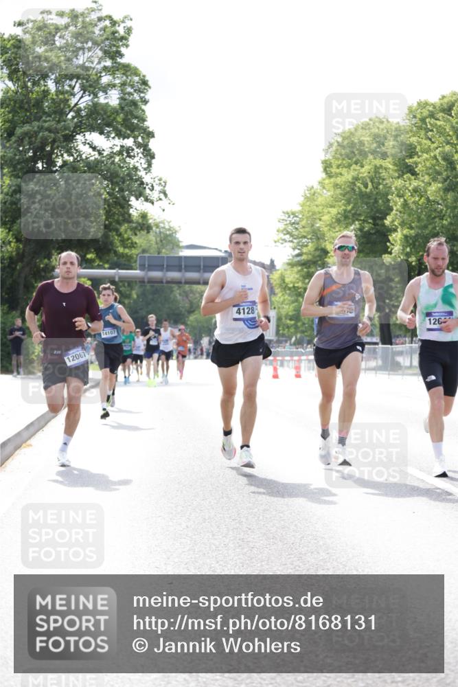 29.06.2025 - hella hamburg halbmarathon Jannik Wohlers http://msf.ph/oto/8168131 29.06.2025 09:41:17 Lombardsbrücke 2459, 4128, 4571, 7142, 9442, 10780, 11194, 12067, 12641, 13780, 14107, 16361, 16484, 17856 meine-sportfotos.de