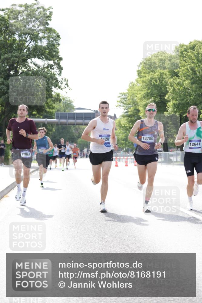 29.06.2025 - hella hamburg halbmarathon Jannik Wohlers http://msf.ph/oto/8168191 29.06.2025 09:41:17 Lombardsbrücke 2459, 4128, 4571, 7142, 9442, 10780, 11194, 12067, 12641, 13780, 14107, 16361, 16484, 17856 meine-sportfotos.de