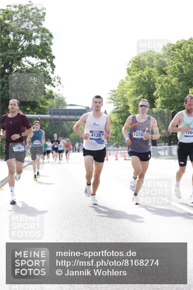 29.06.2025 - hella hamburg halbmarathon Jannik Wohlers http://msf.ph/oto/8168274 29.06.2025 09:41:17 Lombardsbrücke 2459, 4128, 4571, 7142, 9442, 10780, 11194, 12067, 12641, 13780, 14107, 16361, 16484, 17856 meine-sportfotos.de