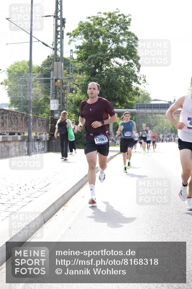 29.06.2025 - hella hamburg halbmarathon Jannik Wohlers http://msf.ph/oto/8168318 29.06.2025 09:41:18 Lombardsbrücke 2459, 4128, 4571, 7142, 10780, 11194, 12067, 12641, 13780, 14107, 16361, 16484 meine-sportfotos.de