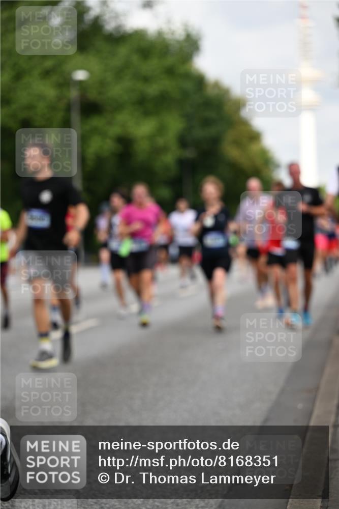 29.06.2025 - hella hamburg halbmarathon Dr. Thomas Lammeyer http://msf.ph/oto/8168351 29.06.2025 10:09:31 Kennedybrücke 1213, 1863, 2298, 3071, 3578, 4014, 4220, 4394, 4782, 4868, 5073, 5869, 6059, 7826, 8316, 8727, 8999, 9007, 9019, 9075, 9165, 9361, 9559, 9680, 9736, 9737, 10694 meine-sportfotos.de