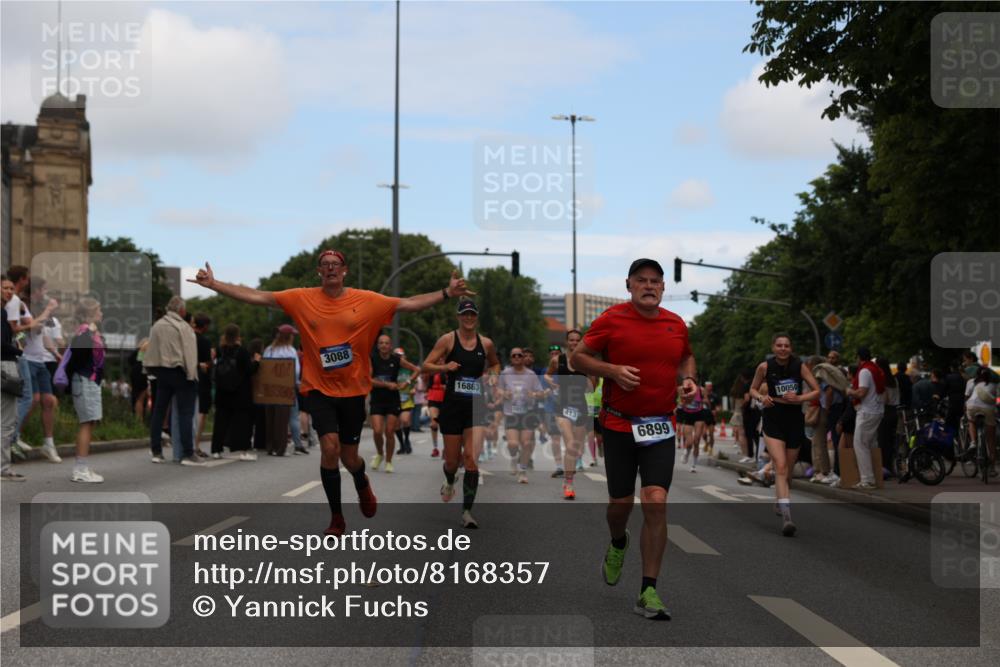 29.06.2025 - hella hamburg halbmarathon Yannick Fuchs http://msf.ph/oto/8168357 29.06.2025 11:18:38 20KM 1694, 2097, 2271, 3088, 3247, 3363, 3573, 4131, 4166, 5171, 5429, 6287, 6676, 6899, 7519, 7832, 8537, 9327, 9567, 10050, 10148, 10172, 10550, 10649, 10966, 11249, 12996, 13031, 13206, 13810, 14421, 15129, 15180, 15266, 15402, 16604, 16863, 17496, 17954, 18210, 18698, 18755, 19154 meine-sportfotos.de