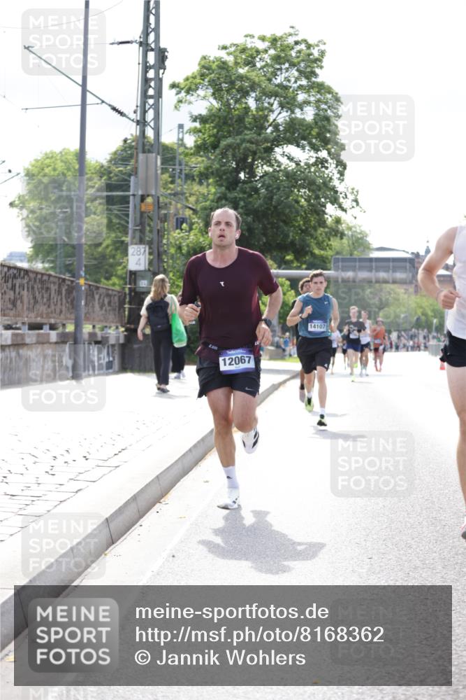 29.06.2025 - hella hamburg halbmarathon Jannik Wohlers http://msf.ph/oto/8168362 29.06.2025 09:41:18 Lombardsbrücke 2459, 4128, 4571, 7142, 10780, 11194, 12067, 12641, 13780, 14107, 16361, 16484 meine-sportfotos.de