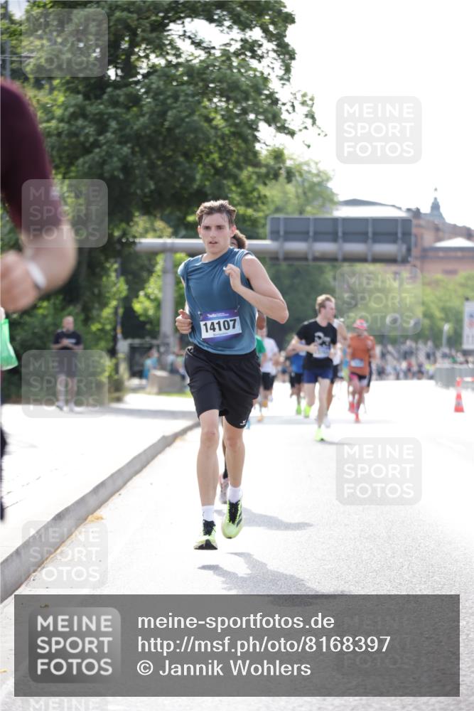 29.06.2025 - hella hamburg halbmarathon Jannik Wohlers http://msf.ph/oto/8168397 29.06.2025 09:41:19 Lombardsbrücke 2459, 4128, 4571, 7142, 10780, 11194, 12067, 12641, 13780, 14107, 16361, 16484 meine-sportfotos.de