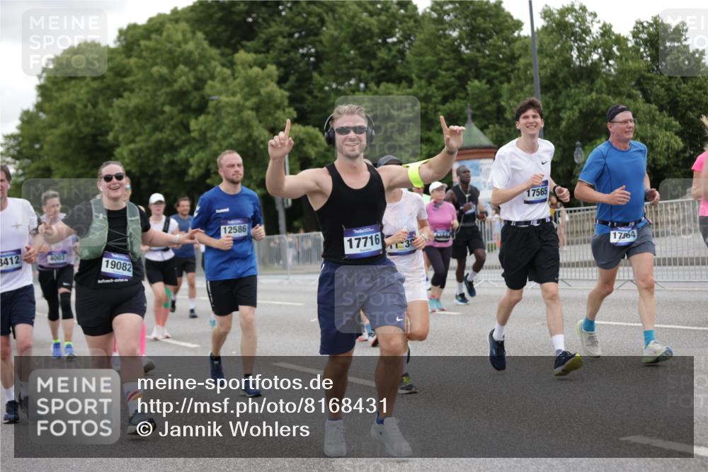 29.06.2025 - hella hamburg halbmarathon Jannik Wohlers http://msf.ph/oto/8168431 29.06.2025 11:05:54 Lombardsbrücke 1124, 2139, 2950, 2967, 3609, 4003, 4384, 5199, 6484, 6741, 8412, 9101, 9160, 9278, 9285, 9713, 11138, 11189, 11386, 11941, 12131, 12241, 12358, 12586, 12689, 13169, 13304, 13655, 13930, 14539, 14749, 15811, 16557, 17564, 17565, 17716, 17947, 17972, 18005, 19082 meine-sportfotos.de