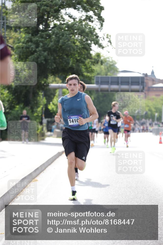29.06.2025 - hella hamburg halbmarathon Jannik Wohlers http://msf.ph/oto/8168447 29.06.2025 09:41:19 Lombardsbrücke 2459, 4128, 4571, 7142, 10780, 11194, 12067, 12641, 13780, 14107, 16361, 16484 meine-sportfotos.de