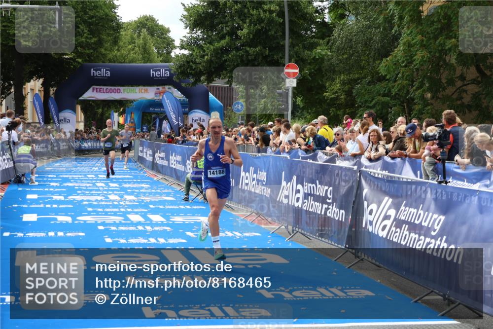 29.06.2025 - hella hamburg halbmarathon Zöllner http://msf.ph/oto/8168465 29.06.2025 10:20:01 Ziel 9255, 14188, 18848 meine-sportfotos.de