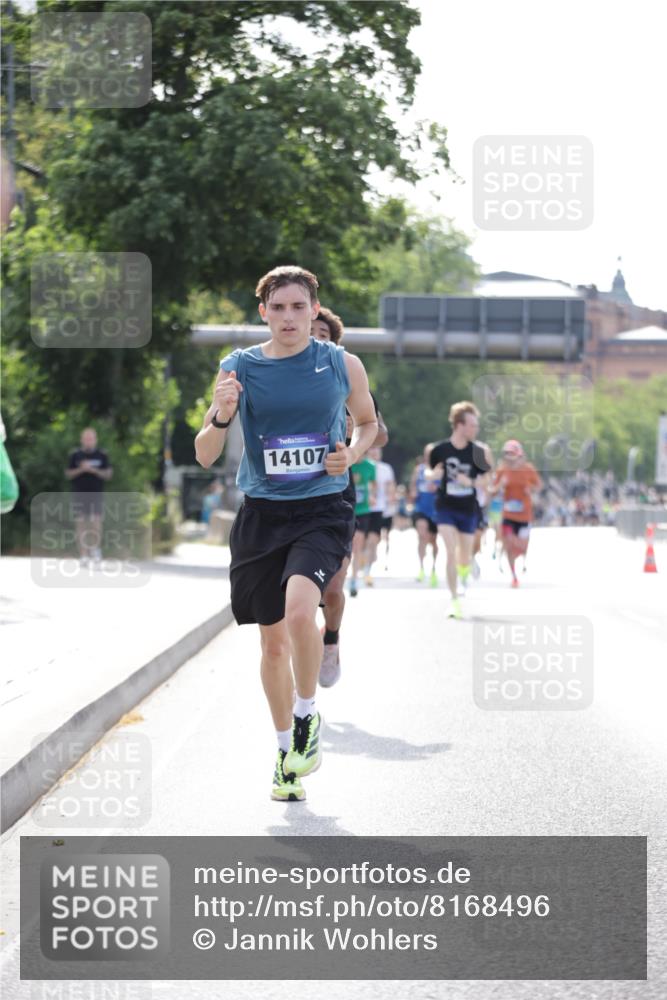 29.06.2025 - hella hamburg halbmarathon Jannik Wohlers http://msf.ph/oto/8168496 29.06.2025 09:41:19 Lombardsbrücke 2459, 4128, 4571, 7142, 10780, 11194, 12067, 12641, 13780, 14107, 16361, 16484 meine-sportfotos.de