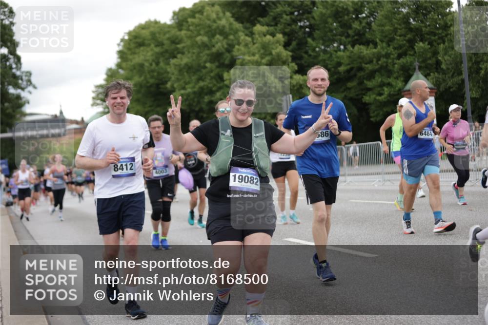 29.06.2025 - hella hamburg halbmarathon Jannik Wohlers http://msf.ph/oto/8168500 29.06.2025 11:05:55 Lombardsbrücke 1124, 2139, 2950, 2967, 3609, 4003, 4384, 4957, 5199, 6484, 6741, 8412, 9101, 9160, 9285, 9713, 11138, 11189, 11386, 11941, 12131, 12241, 12358, 12586, 12689, 12728, 12730, 13169, 13304, 13655, 13930, 14539, 14749, 15811, 16557, 17564, 17565, 17716, 17947, 18005, 19082 meine-sportfotos.de
