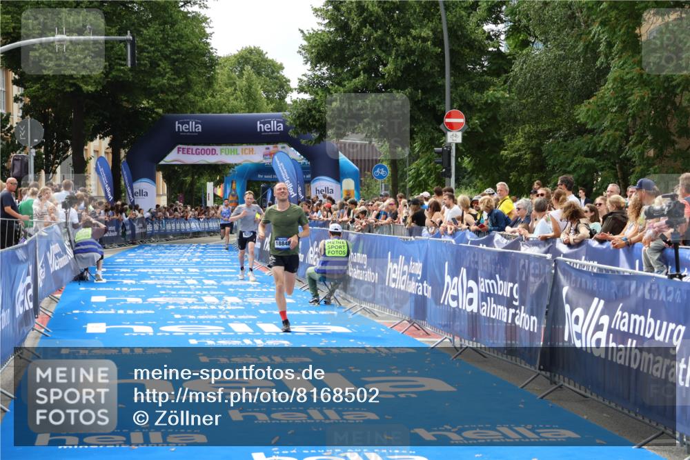 29.06.2025 - hella hamburg halbmarathon Zöllner http://msf.ph/oto/8168502 29.06.2025 10:20:04 Ziel 9255, 11829, 18848 meine-sportfotos.de