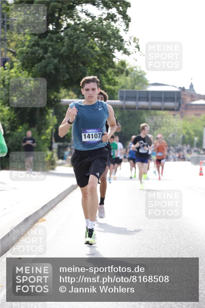 29.06.2025 - hella hamburg halbmarathon Jannik Wohlers http://msf.ph/oto/8168508 29.06.2025 09:41:19 Lombardsbrücke 2459, 4128, 4571, 7142, 10780, 11194, 12067, 12641, 13780, 14107, 16361, 16484 meine-sportfotos.de