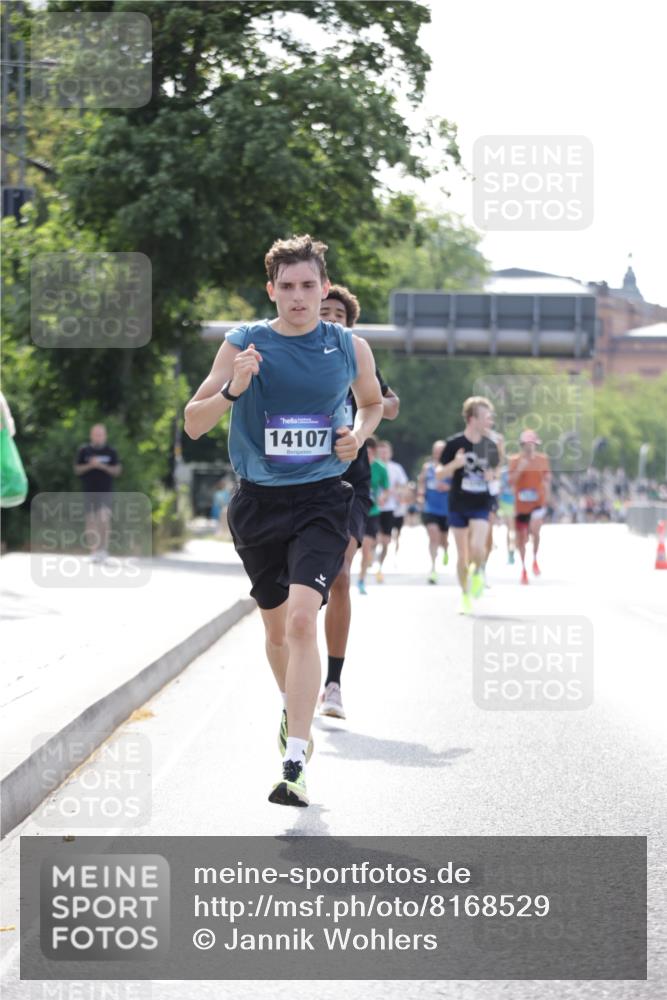 29.06.2025 - hella hamburg halbmarathon Jannik Wohlers http://msf.ph/oto/8168529 29.06.2025 09:41:19 Lombardsbrücke 2459, 4128, 4571, 7142, 10780, 11194, 12067, 12641, 13780, 14107, 16361, 16484 meine-sportfotos.de