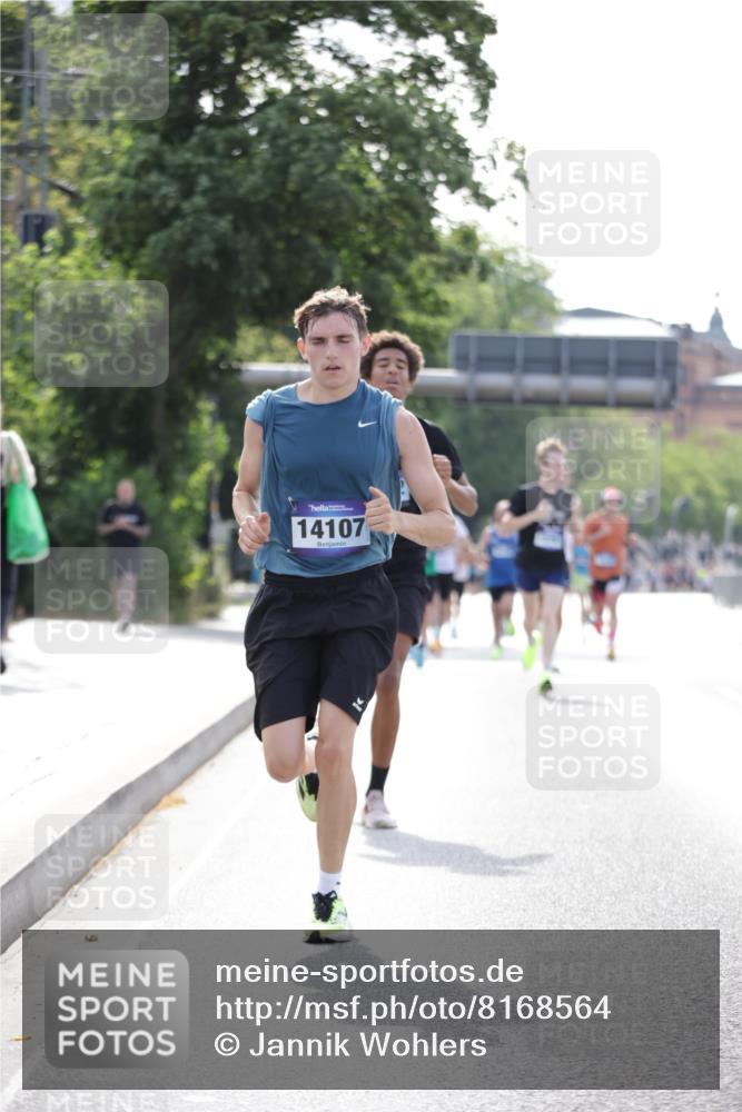 29.06.2025 - hella hamburg halbmarathon Jannik Wohlers http://msf.ph/oto/8168564 29.06.2025 09:41:20 Lombardsbrücke 2459, 4128, 4571, 7142, 10780, 11194, 12067, 12641, 13751, 13780, 14107, 16361, 16484 meine-sportfotos.de