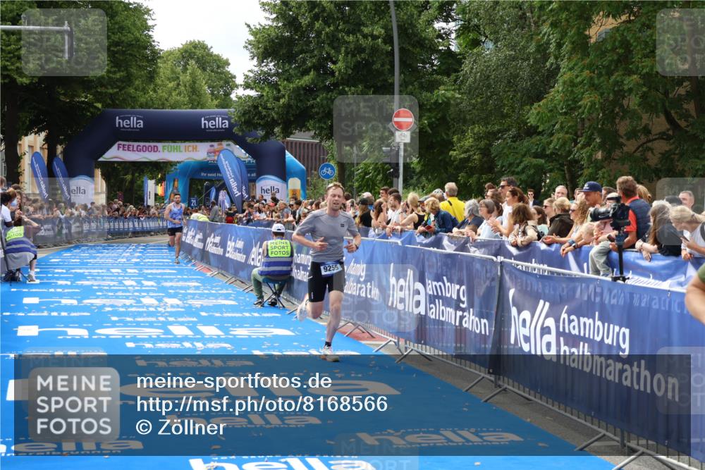 29.06.2025 - hella hamburg halbmarathon Zöllner http://msf.ph/oto/8168566 29.06.2025 10:20:06 Ziel 9255, 11829, 18848 meine-sportfotos.de