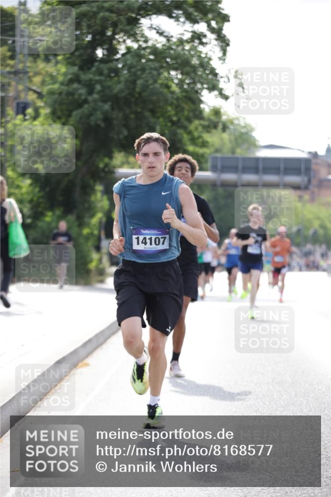 29.06.2025 - hella hamburg halbmarathon Jannik Wohlers http://msf.ph/oto/8168577 29.06.2025 09:41:20 Lombardsbrücke 2459, 4128, 4571, 7142, 10780, 11194, 12067, 12641, 13751, 13780, 14107, 16361, 16484 meine-sportfotos.de