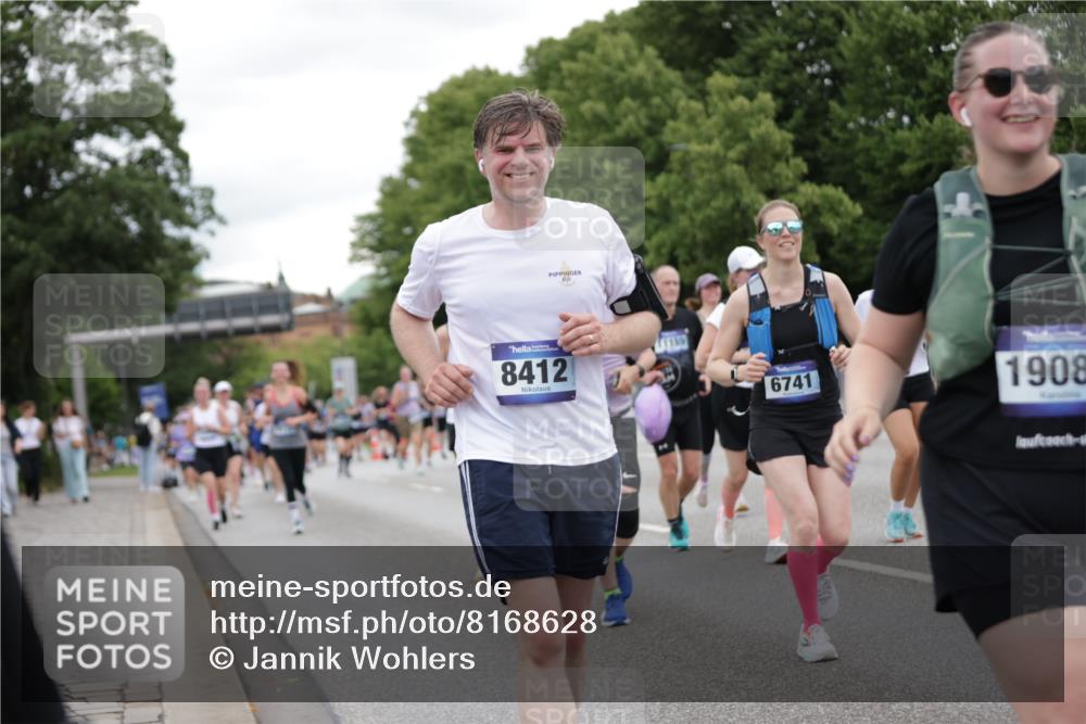 29.06.2025 - hella hamburg halbmarathon Jannik Wohlers http://msf.ph/oto/8168628 29.06.2025 11:05:56 Lombardsbrücke 1124, 2950, 2967, 3609, 4003, 4384, 4957, 5199, 6484, 6741, 8412, 9101, 9160, 9285, 9713, 11138, 11189, 11386, 11941, 12131, 12241, 12358, 12586, 12689, 12728, 12730, 13169, 13304, 13655, 13930, 14308, 14309, 14539, 14749, 15279, 15811, 17564, 17565, 17716, 17947, 18005, 19082 meine-sportfotos.de