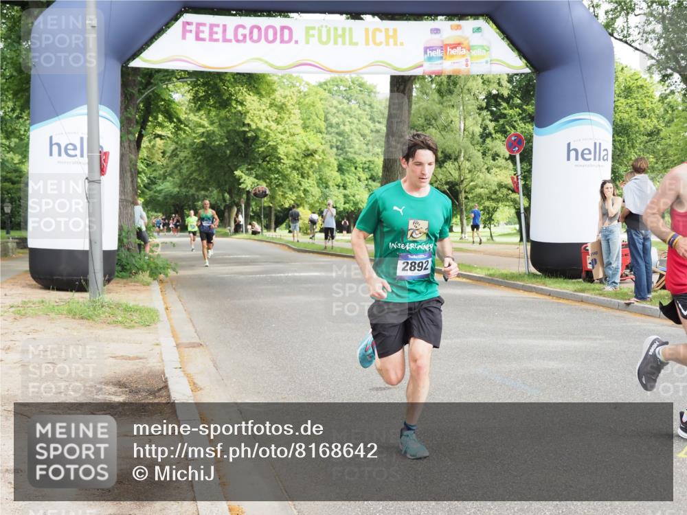 29.06.2025 - hella hamburg halbmarathon MichiJ http://msf.ph/oto/8168642 29.06.2025 10:14:40 Zwischen KM18-KM19 2892, 7142, 7855, 16361 meine-sportfotos.de