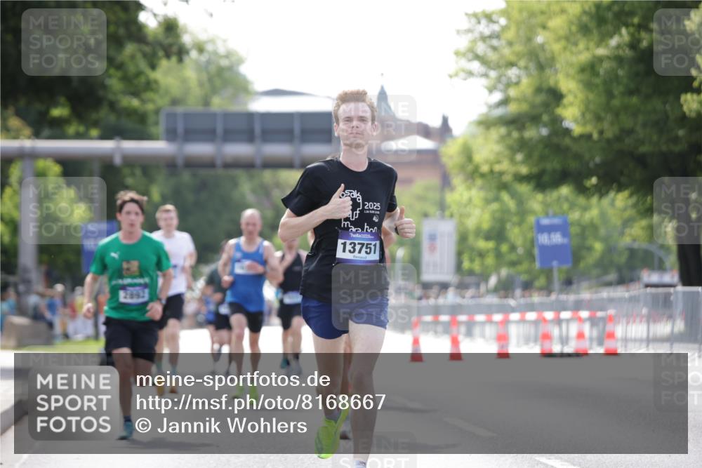 29.06.2025 - hella hamburg halbmarathon Jannik Wohlers http://msf.ph/oto/8168667 29.06.2025 09:41:23 Lombardsbrücke 1241, 2892, 4128, 4571, 7142, 10780, 11194, 12067, 12641, 13440, 13751, 13780, 14107, 16169, 16361, 16484, 18897 meine-sportfotos.de