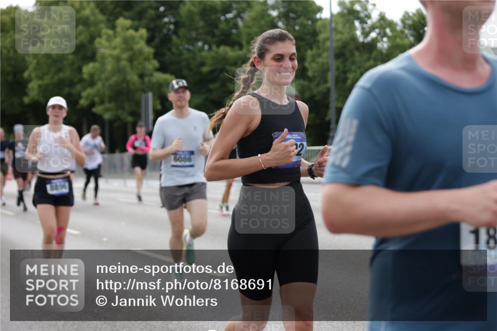 29.06.2025 - hella hamburg halbmarathon Jannik Wohlers http://msf.ph/oto/8168691 29.06.2025 10:21:14 Lombardsbrücke 1072, 1401, 1668, 2529, 3770, 3825, 3826, 4375, 4376, 4697, 4786, 5122, 5412, 5759, 5957, 6086, 6103, 6475, 6805, 7612, 7781, 8286, 8715, 8896, 9369, 9483, 9499, 9532, 9624, 10019, 10374, 10874, 10921, 12041, 12368, 12402, 12659, 13093, 13584, 13604, 13937, 14118, 14278, 15404, 15603, 15869, 16045, 17903, 17932, 18378, 18439, 18851 meine-sportfotos.de