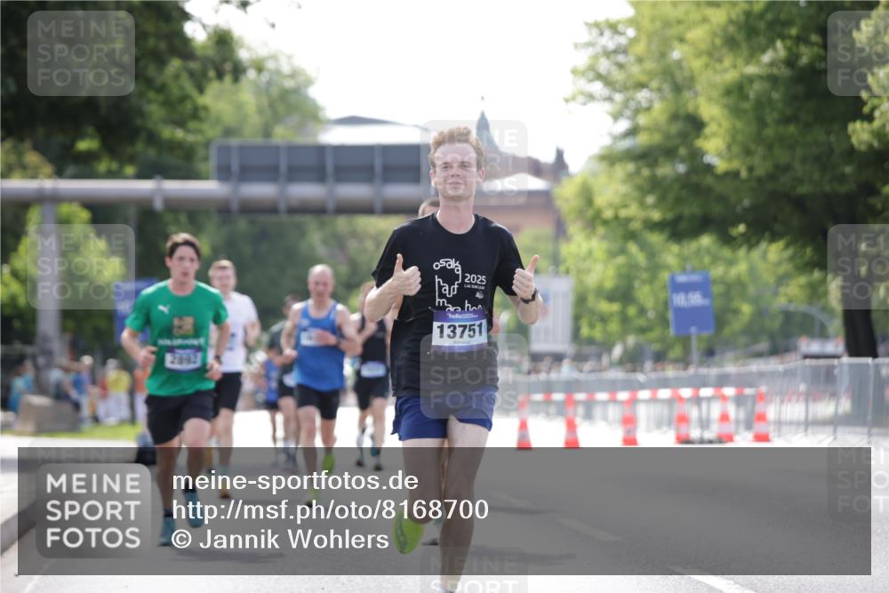 29.06.2025 - hella hamburg halbmarathon Jannik Wohlers http://msf.ph/oto/8168700 29.06.2025 09:41:23 Lombardsbrücke 1241, 2892, 4128, 4571, 7142, 10780, 11194, 12067, 12641, 13440, 13751, 13780, 14107, 16169, 16361, 16484, 18897 meine-sportfotos.de
