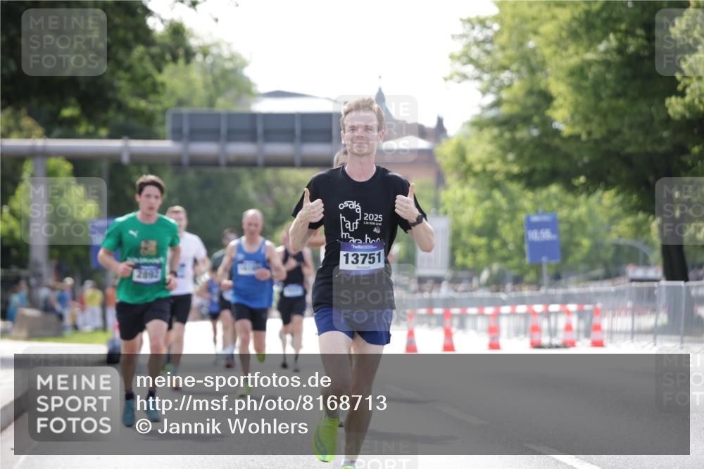 29.06.2025 - hella hamburg halbmarathon Jannik Wohlers http://msf.ph/oto/8168713 29.06.2025 09:41:23 Lombardsbrücke 1241, 2892, 4128, 4571, 7142, 10780, 11194, 12067, 12641, 13440, 13751, 13780, 14107, 16169, 16361, 16484, 18897 meine-sportfotos.de