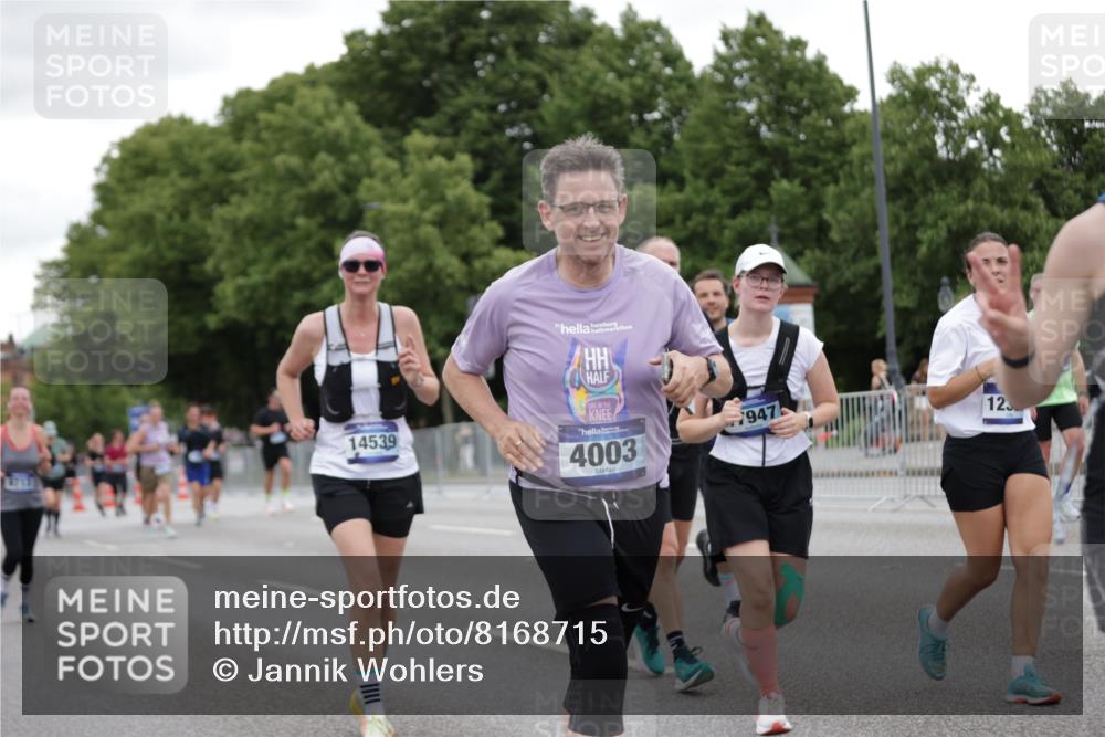 29.06.2025 - hella hamburg halbmarathon Jannik Wohlers http://msf.ph/oto/8168715 29.06.2025 11:05:58 Lombardsbrücke 1124, 2950, 2967, 3609, 3889, 4003, 4384, 4957, 5199, 6484, 6741, 8412, 9101, 9160, 9713, 10361, 10363, 11138, 11189, 11386, 11526, 11941, 12131, 12241, 12358, 12586, 12689, 12728, 12730, 13169, 13304, 13655, 13930, 14308, 14309, 14539, 15131, 15132, 15279, 15811, 17564, 17565, 17716, 17947, 18005, 19082 meine-sportfotos.de
