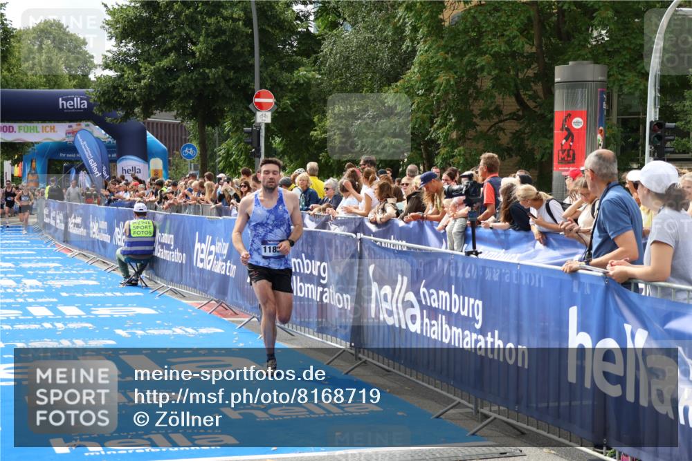 29.06.2025 - hella hamburg halbmarathon Zöllner http://msf.ph/oto/8168719 29.06.2025 10:20:12 Ziel 54, 11829, 12678 meine-sportfotos.de