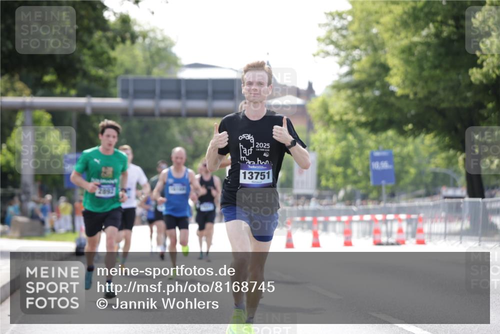 29.06.2025 - hella hamburg halbmarathon Jannik Wohlers http://msf.ph/oto/8168745 29.06.2025 09:41:23 Lombardsbrücke 1241, 2892, 4128, 4571, 7142, 10780, 11194, 12067, 12641, 13440, 13751, 13780, 14107, 16169, 16361, 16484, 18897 meine-sportfotos.de