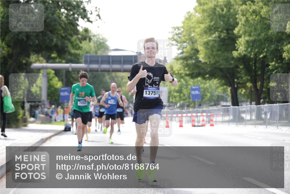 29.06.2025 - hella hamburg halbmarathon Jannik Wohlers http://msf.ph/oto/8168764 29.06.2025 09:41:23 Lombardsbrücke 1241, 2892, 4128, 4571, 7142, 10780, 11194, 12067, 12641, 13440, 13751, 13780, 14107, 16169, 16361, 16484, 18897 meine-sportfotos.de