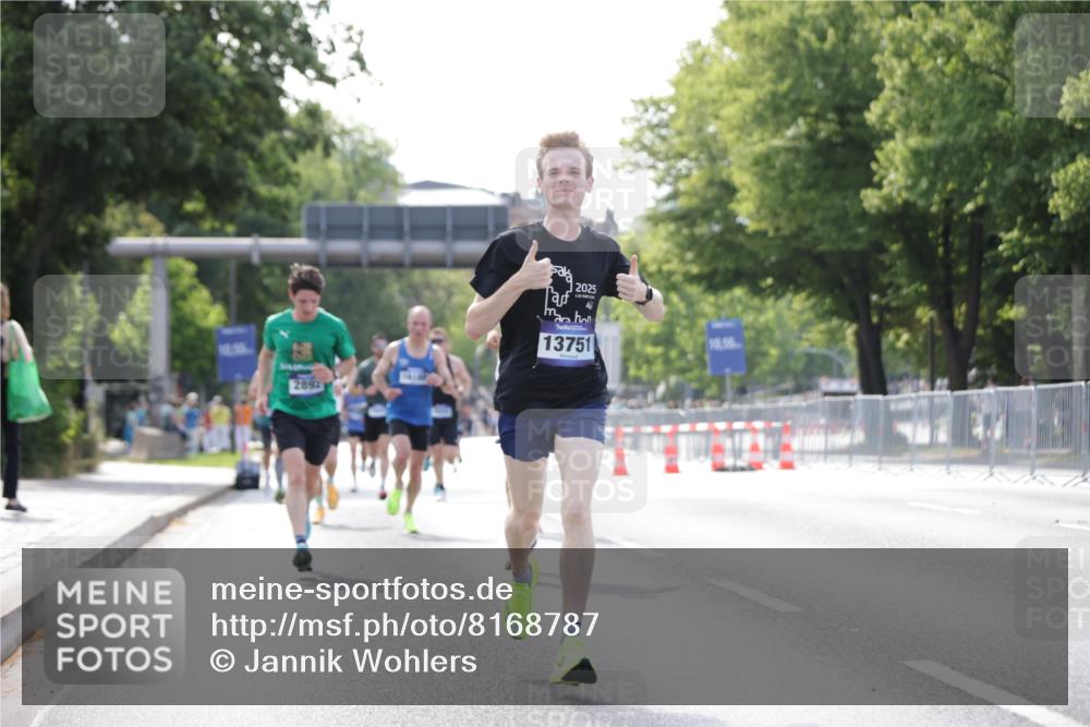 29.06.2025 - hella hamburg halbmarathon Jannik Wohlers http://msf.ph/oto/8168787 29.06.2025 09:41:23 Lombardsbrücke 1241, 2892, 4128, 4571, 7142, 10780, 11194, 12067, 12641, 13440, 13751, 13780, 14107, 16169, 16361, 16484, 18897 meine-sportfotos.de