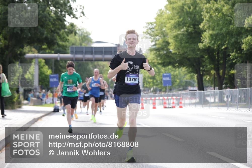 29.06.2025 - hella hamburg halbmarathon Jannik Wohlers http://msf.ph/oto/8168808 29.06.2025 09:41:23 Lombardsbrücke 1241, 2892, 4128, 4571, 7142, 10780, 11194, 12067, 12641, 13440, 13751, 13780, 14107, 16169, 16361, 16484, 18897 meine-sportfotos.de