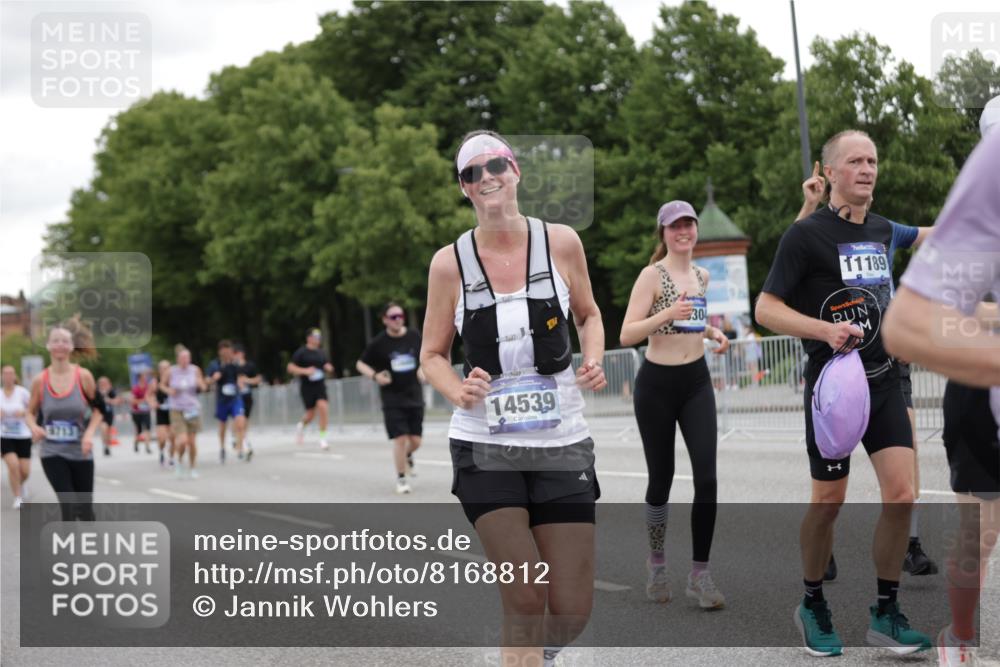 29.06.2025 - hella hamburg halbmarathon Jannik Wohlers http://msf.ph/oto/8168812 29.06.2025 11:05:59 Lombardsbrücke 1124, 2950, 2967, 3609, 3889, 3948, 3949, 4003, 4384, 4957, 5199, 6484, 6741, 9101, 9160, 9713, 10361, 10363, 11138, 11189, 11386, 11526, 11941, 12131, 12241, 12358, 12586, 12689, 12728, 12730, 13169, 13219, 13304, 13655, 13930, 14308, 14309, 14539, 15131, 15132, 15279, 15811, 17564, 17565, 17716, 17947, 18005, 19082 meine-sportfotos.de