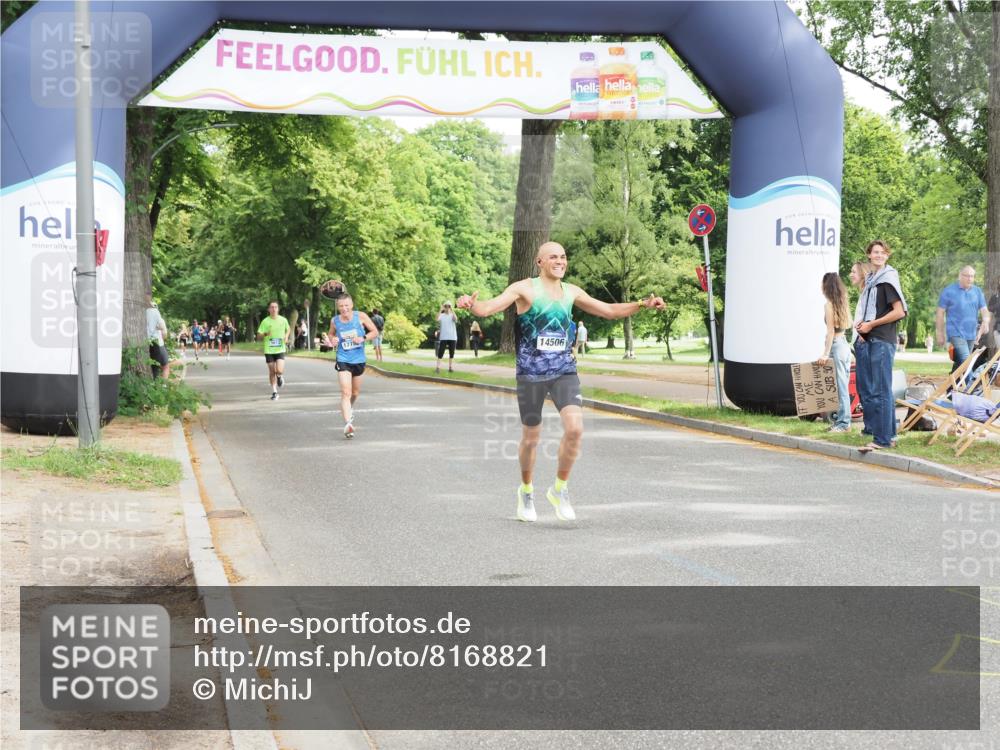 29.06.2025 - hella hamburg halbmarathon MichiJ http://msf.ph/oto/8168821 29.06.2025 10:14:45 Zwischen KM18-KM19 2892, 14506, 16361, 17752 meine-sportfotos.de